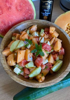 Une photo de Salade estivale pastèque, melon, concombre, menthe et feta