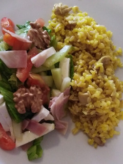 Una foto de Ensalada con arroz integral