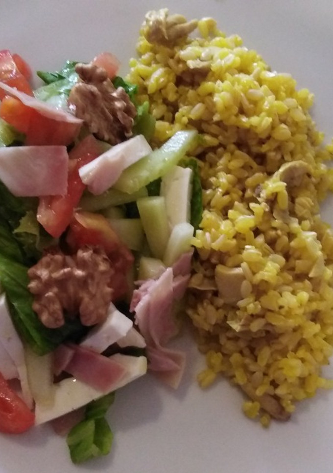 Una foto de Ensalada con arroz integral