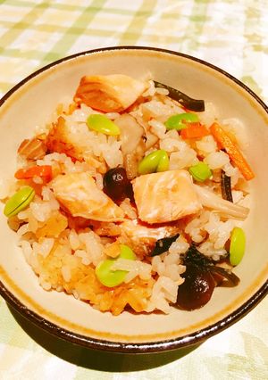A picture of Salmon and Edamame Mixed Rice.