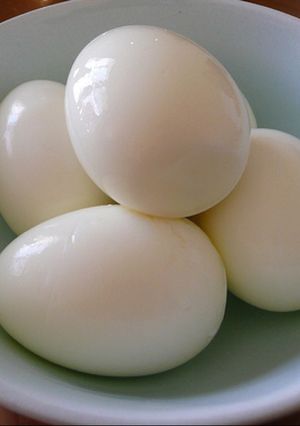 A picture of Easy Peel Boiled Eggs.
