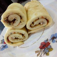 A picture of Crepe egg roll.