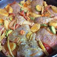 صينية دجاج وخضار بالسمسم والاوريغانو🥕🥔🍅🍗-レシピのメイン写真