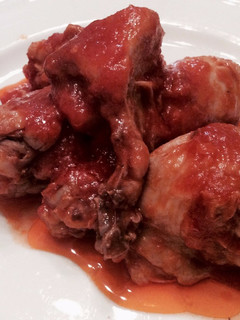 Una foto de Pollo con tomate