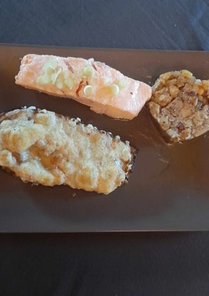 Une photo de Caviar d'aubergines aubergines grillée et pavé de saumon