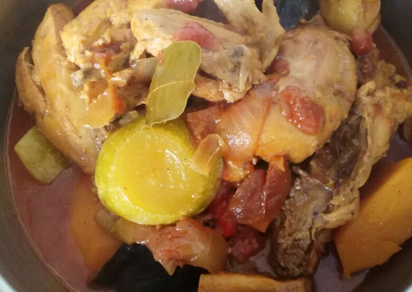 Pollo guisado con verduras y curry