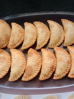 இனிப்பு சோமாஸ் (Inippu somas recipe in tamil) செய்முறை முக்கிய புகைப்படம்