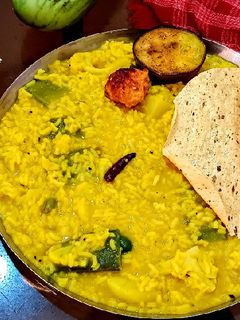 শীতকালীন সব্জী খিচুড়ি(shitkalin sabji diye sabji khichdi recipe in bengali) রেসিপির প্রধান ছবি