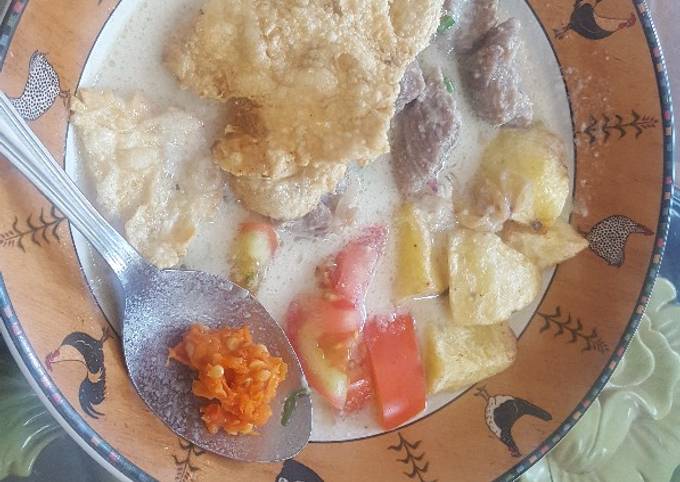 Soto Betawi kuah santan dan susu