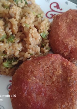 Una foto de Hamburguesitas veganas de boniato y setas con arroz