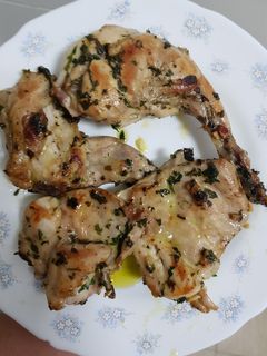 Una foto de Conejo con ajo y perejil