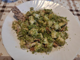 Ensalada de brócoli con vinagreta de manzana dulce