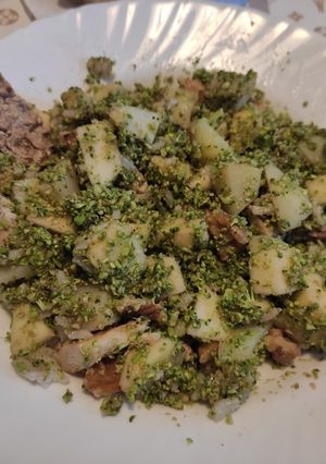 Una foto de Ensalada de brócoli con vinagreta de manzana dulce