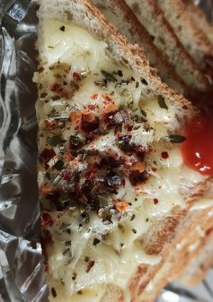 ગાર્લિક બ્રેડ(garlic bread recipe in gujarati) રેસીપી મુખ્ય ફોટો