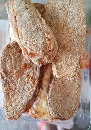 Una foto de Milanesa de berenjenas rellenas con jamón y queso
