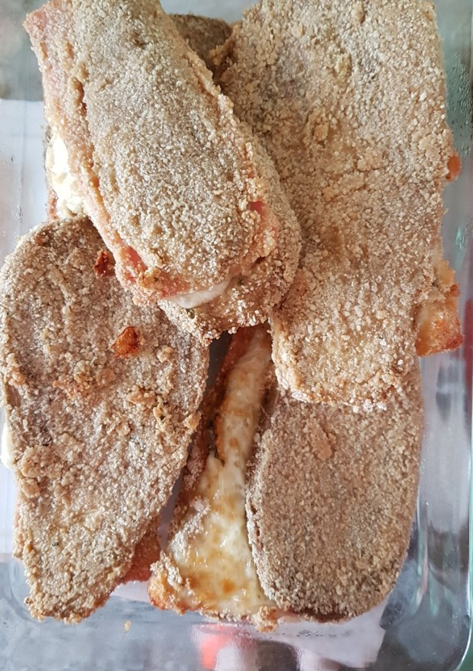 Una foto de Milanesa de berenjenas rellenas con jamón y queso