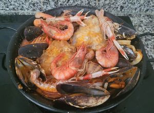 Foto principal de Zarzuela de pescado y marisco en un plis plas