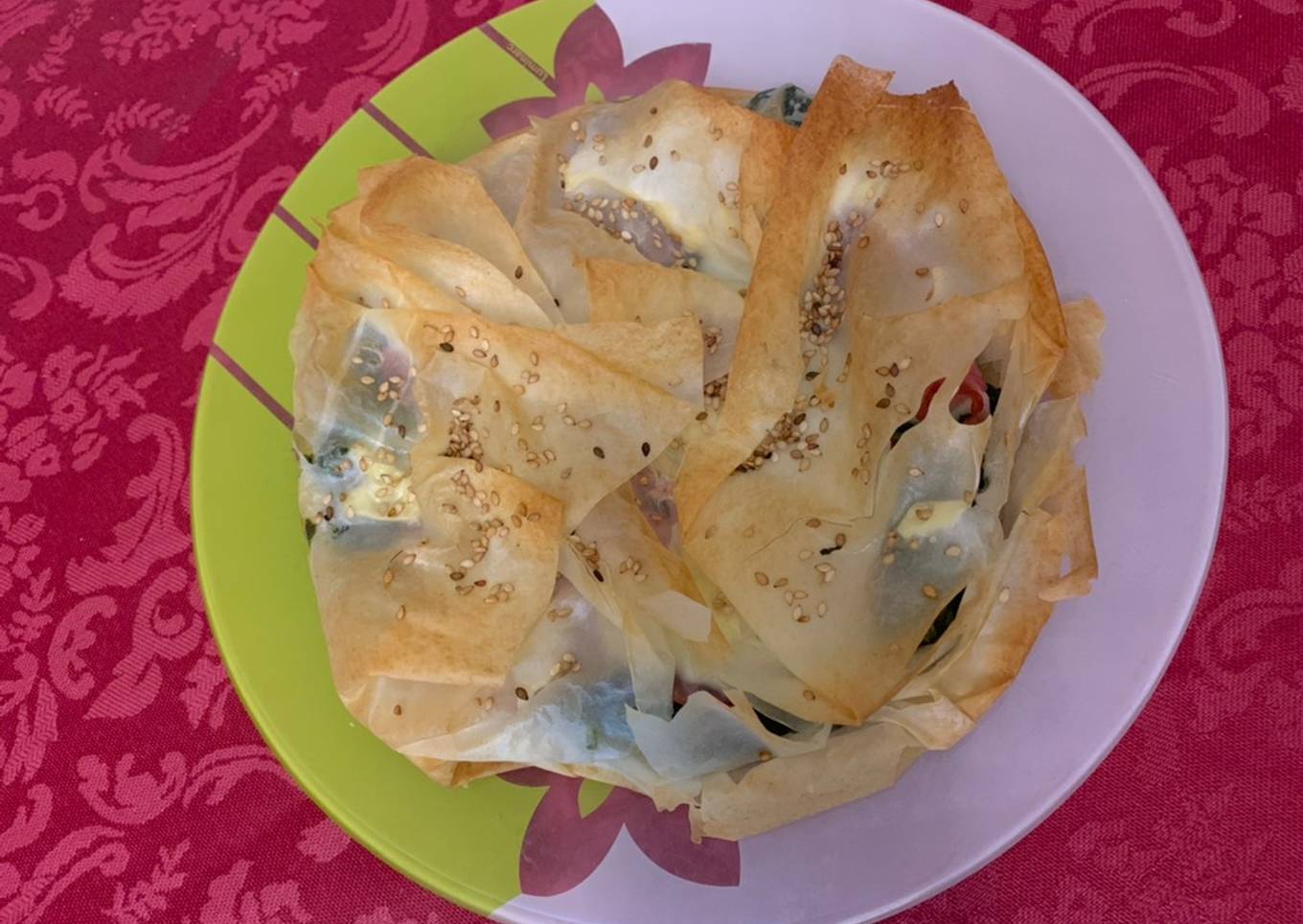 Pastel saludable de espinacas con masa filo