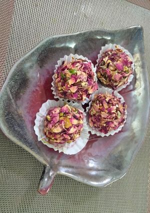 A picture of Healthy dry fruits, pumpkin seeds and rose petals laddu.