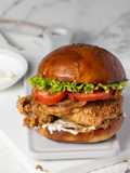 Burger Gà BLT và Sốt Mayo Tỏi - BLT Chicken Burger