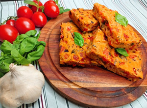 Foto di Sa costedda (focaccia sarda) 🍅🧄🌱