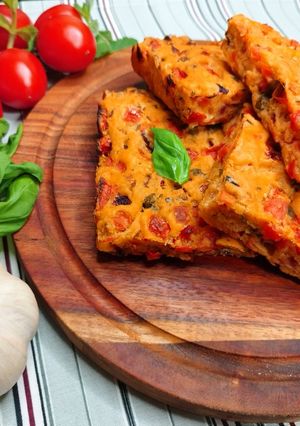 Foto di Sa costedda (focaccia sarda) 🍅🧄🌱
