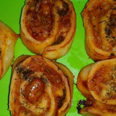A picture of Easy Pizza Scrolls.