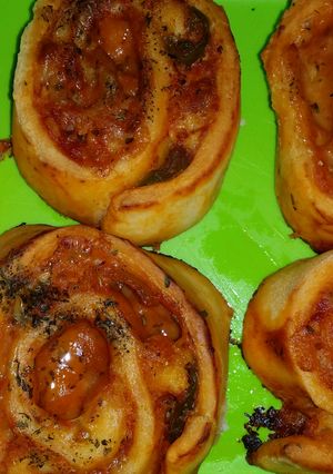 A picture of Easy Pizza Scrolls.