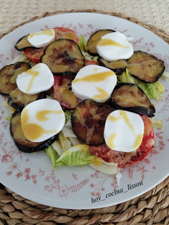 Foto principal de Ensalada de berenjena y queso fresco