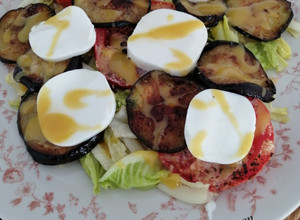 Foto principal de Ensalada de berenjena y queso fresco