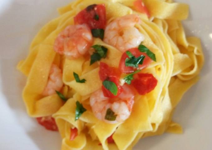 Simple Way to Prepare Award-winning Pappardelle con gamberi e pomodori freschi