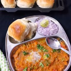 A picture of Pav bhaji.