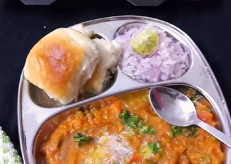 Steps to Make Favorite Pav bhaji