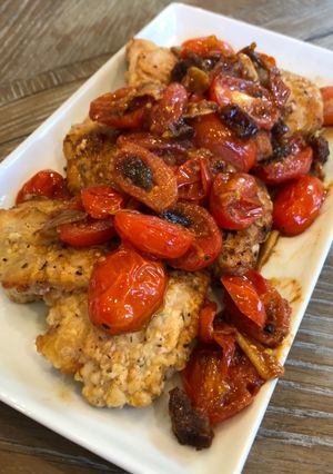 A picture of Cherry Tomato Chicken.