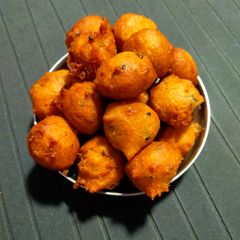 A picture of Desai Vada.