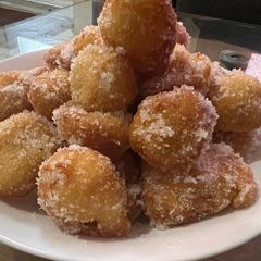 A picture of Italian romantic ricotta balls.