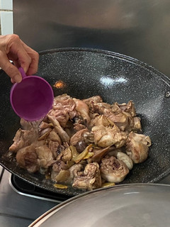 【跟阿嬤學做菜】麻油雞湯(壓力鍋) 的食譜成品照片