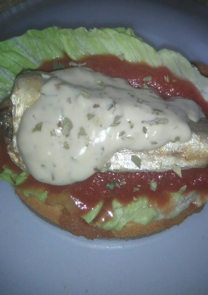 Una foto de Tosta de sardinas con yogur