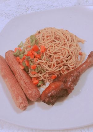 A picture of Spaghetti with sausage.