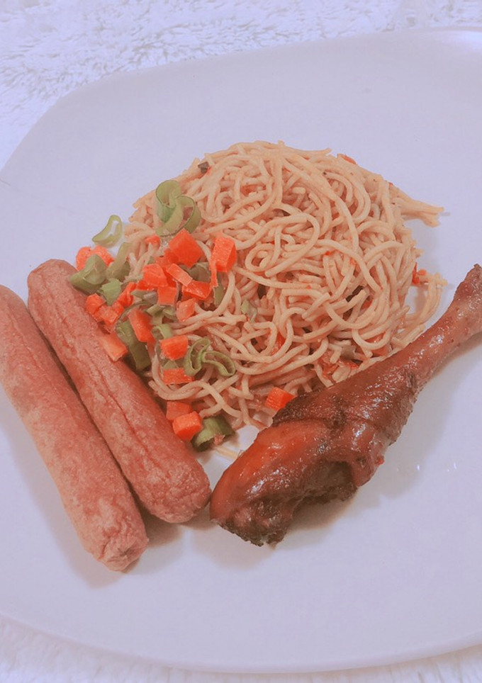 A picture of Spaghetti with sausage.