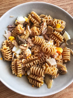 Una foto de Ensalada de pasta 🍝