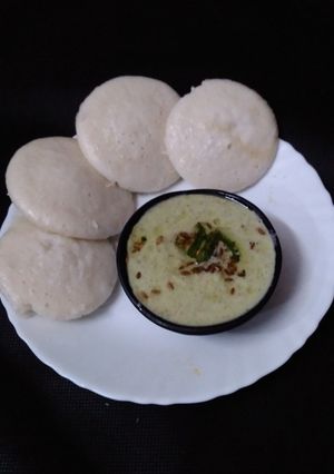 ઈડલી(idli recipe in gujarati) રેસીપી મુખ્ય ફોટો