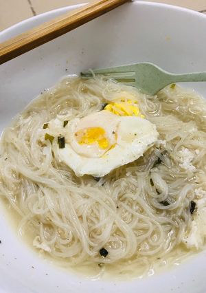 Hình của món Mì gạo trứng trần.