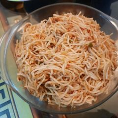 A picture of Chicken qeema(mince)noodles.