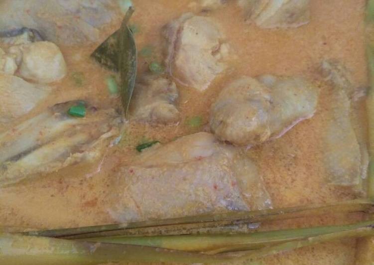 Gulai ayam bumbu kuning