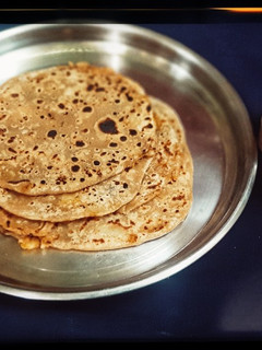 ஆலூ பராத்தா(Aloo paratha recipe in tamil) செய்முறை முக்கிய புகைப்படம்