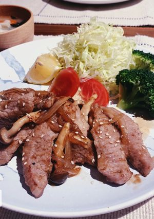 薑燒松阪豬（日式料理） 的食譜成品照片