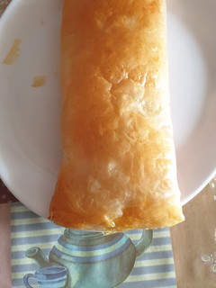 Una foto de Empanadilla gigante de jamón y queso con masa filo