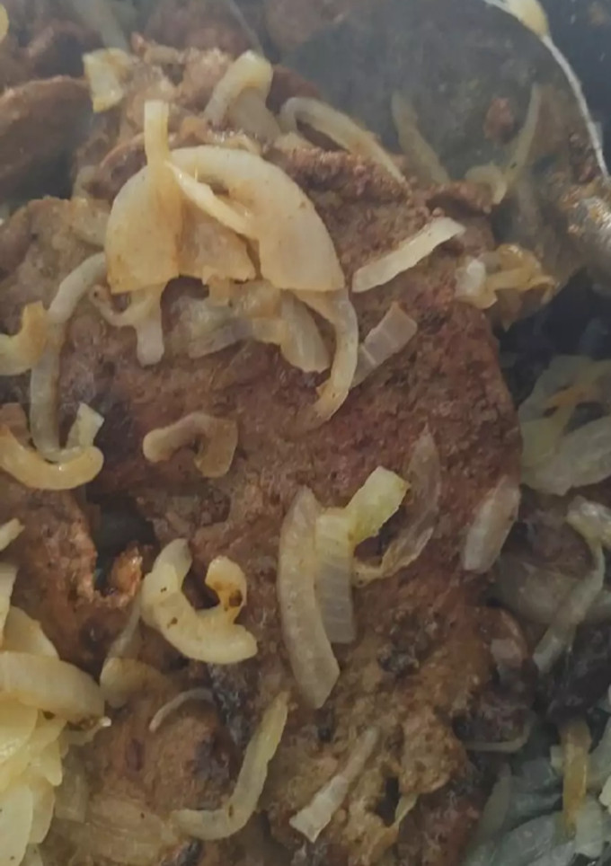 Una foto de Hígado encebollado hasta para'los chamacos