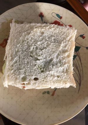 A picture of Bread Sandwich.